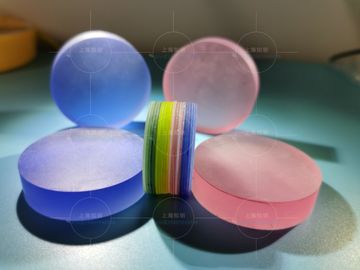 Προσαρμοσμένο κρύσταλλο σαπφείρου χρώματος λέιζερ μεγέθους για τις ράβδους λέιζερ και την περίπτωση γυαλιού ρολογιών χρώματος