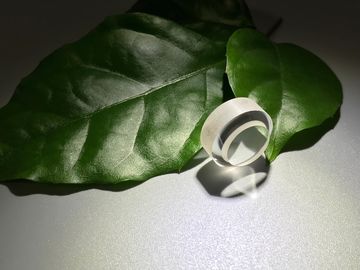 Καλή τιμή γυαλί σαπφείρου συνήθειας πάχους 5mm με την τρύπα για το μέρος συνελεύσεων εξοπλισμού σε απευθείας σύνδεση